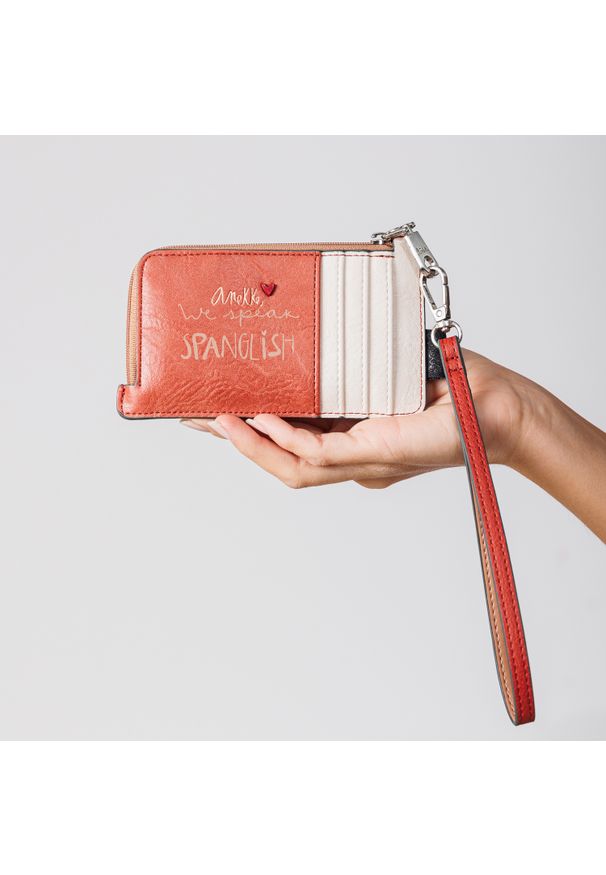 Pomarańczowy Mały Portfel Damski Anekke Z Laleczką. Kolor: pomarańczowy. Materiał: materiał. Wzór: aplikacja