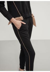 Ochnik - Spodnie dresowe damskie z lampasami. Kolor: czarny. Materiał: bawełna. Styl: sportowy #3