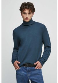 medicine - Medicine sweter męski kolor turkusowy lekki z golferm. Typ kołnierza: golf. Kolor: turkusowy. Materiał: dzianina. Długość rękawa: długi rękaw. Długość: długie. Wzór: gładki #2