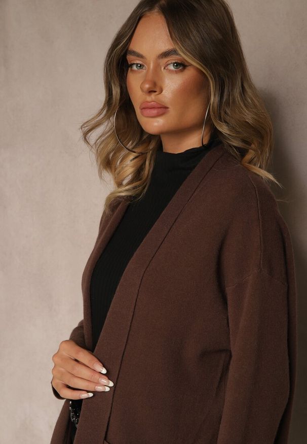 Renee - Brązowy Kardigan z Kaszmirem o Prostym Kroju Bez Zapięć z Kieszeniami Zaisa. Kolor: brązowy. Materiał: kaszmir. Styl: elegancki