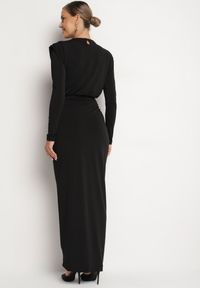Born2be - Czarna Koktajlowa Sukienka o Dopasowanym Kroju z Marszczeniem Besiel. Kolor: czarny. Styl: wizytowy #5