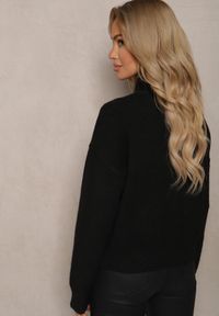 Renee - Czarny Pudełkowy Golf z Wełną o Klasycznym Kroju Parista. Typ kołnierza: golf. Kolor: czarny. Materiał: wełna. Sezon: zima. Styl: klasyczny