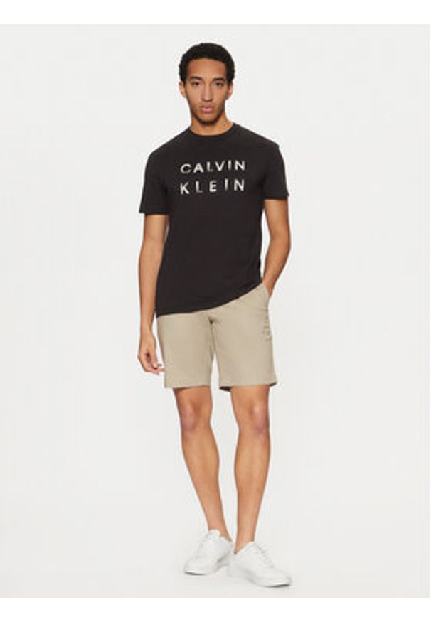 Calvin Klein T-Shirt K10K114156 Czarny Regular Fit. Kolor: czarny. Materiał: bawełna