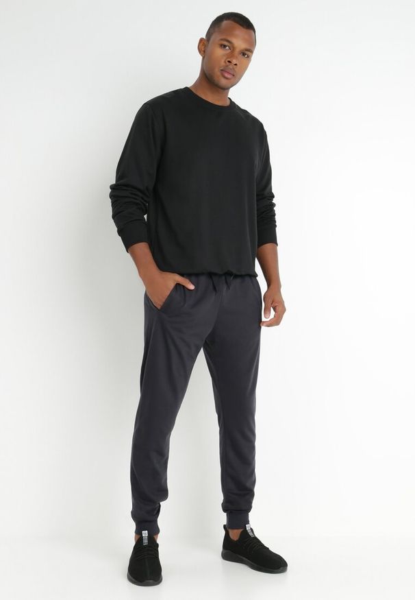 Born2be - Granatowe Spodnie Dresowe Joggery Analía. Kolor: niebieski. Materiał: dresówka. Styl: sportowy