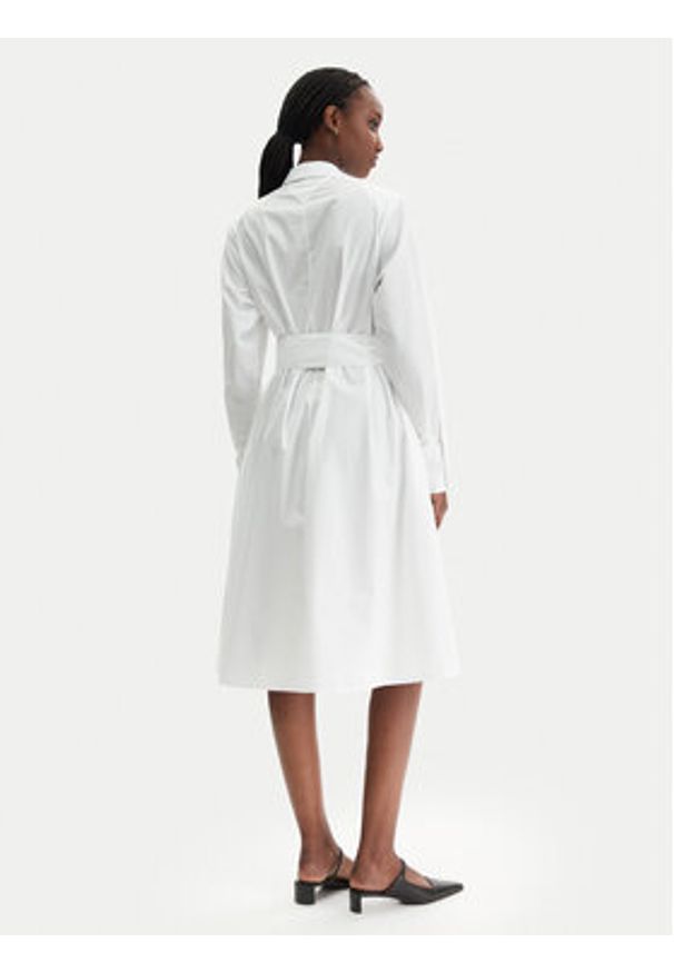 Karl Lagerfeld - KARL LAGERFELD Sukienka koszulowa B1W13026 Biały Regular Fit. Typ kołnierza: dekolt w karo. Kolor: biały. Materiał: bawełna. Typ sukienki: koszulowe