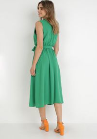 Born2be - Zielona Sukienka z Paskiem Kydasia. Okazja: na co dzień. Kolor: zielony. Materiał: materiał. Długość rękawa: bez rękawów. Styl: casual. Długość: midi