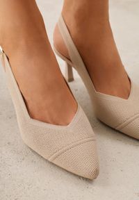 Renee - Ciemnobeżowe Czółenka Slingback VICES z Tkaniny na Niskim Obcasie z Wkładką Soft-Pillow Orinysha. Okazja: na co dzień, do pracy, na spotkanie biznesowe. Nosek buta: szpiczasty. Zapięcie: pasek. Kolor: beżowy. Szerokość cholewki: normalna. Materiał: tkanina. Obcas: na obcasie. Styl: casual, biznesowy, elegancki. Wysokość obcasa: niski #5