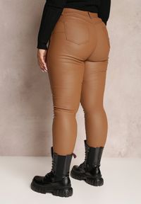 Renee - Brązowe Spodnie Skinny Push Up Zilli. Kolekcja: plus size. Kolor: brązowy