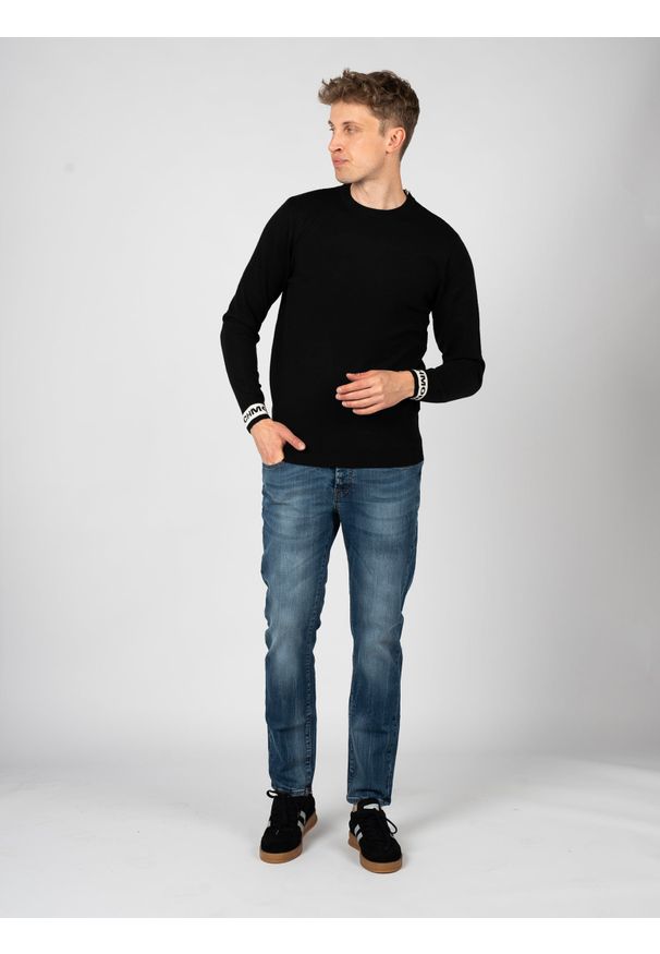 John Richmond Sweter | UMA24099MA | Mężczyzna | Czarny. Okazja: na co dzień. Kolor: czarny. Materiał: poliester, wiskoza. Wzór: aplikacja. Styl: casual, elegancki
