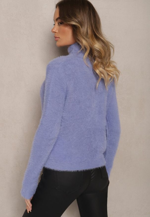 Renee - Niebieski Casualowy Golf z Wełną Nomilae. Okazja: na co dzień. Typ kołnierza: golf. Kolor: niebieski. Materiał: wełna. Styl: casual
