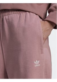 Adidas - adidas Spodnie dresowe adicolor Essentials Fleece HJ7863 Fioletowy Regular Fit. Kolor: fioletowy. Materiał: bawełna, dresówka #3