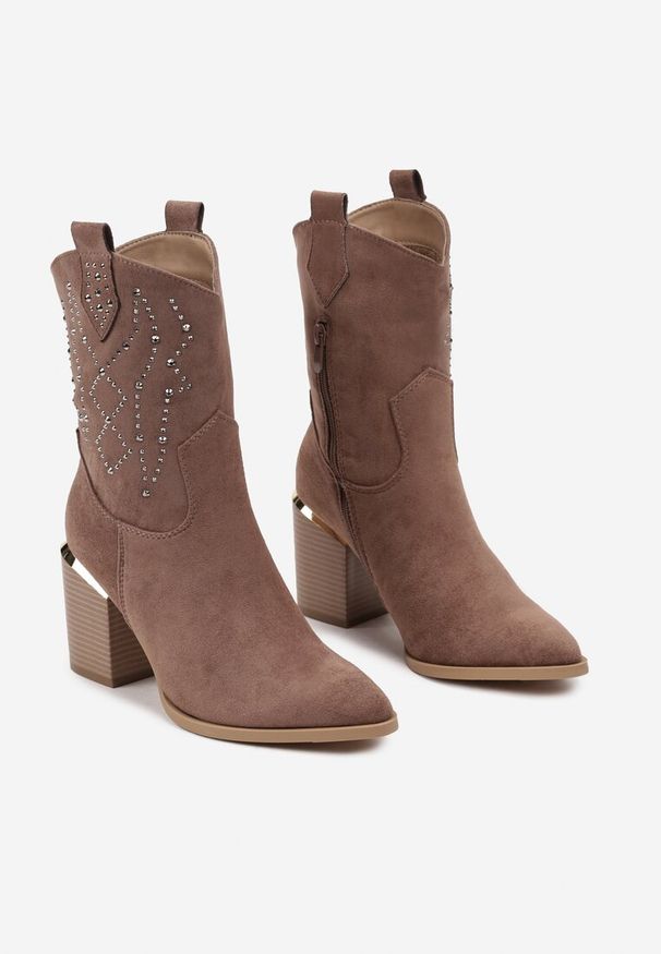 Renee - Ciemnobeżowe Botki na Słupku w Stylu Kowbojek Irilianne. Okazja: na co dzień. Kolor: beżowy. Materiał: jeans, koronka. Obcas: na słupku. Styl: casual, wizytowy. Wysokość obcasa: średni