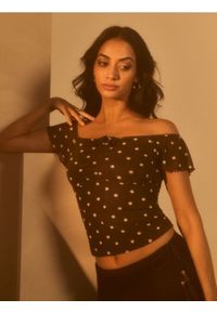 Sinsay - Bluzka z siateczką i marszczeniem w grochy - brązowy. Kolor: brązowy. Wzór: grochy