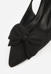 Born2be - Czarne Sandały na Kaczuszce z Noskiem w Szpic z Kokardą Nepho. Okazja: na co dzień, na ślub cywilny, na wesele, na imprezę. Zapięcie: pasek. Kolor: czarny. Obcas: na szpilce. Styl: casual, elegancki, wizytowy #4