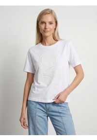 Sinsay - Bawełniana koszulka z aplikacjami 3D - biały. Kolor: biały. Materiał: bawełna. Wzór: aplikacja #1