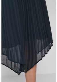 Pepe Jeans Sukienka Susy kolor czarny mini prosta. Okazja: na co dzień. Kolor: czarny. Materiał: tkanina. Długość rękawa: długi rękaw. Wzór: gładki. Typ sukienki: asymetryczne, plisowane, proste. Styl: casual. Długość: mini #3