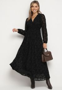 Born2be - Czarna Sukienka Rozkloszowana z Prześwitującymi Wstawkami Ozdobiona Kwiatami Kalabia. Okazja: na imprezę, na co dzień. Kolor: czarny. Materiał: jeans, materiał. Długość rękawa: długi rękaw. Wzór: kwiaty, aplikacja. Styl: casual, elegancki #7