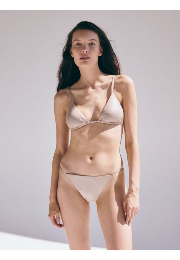 Reserved - Góra od bikini - beżowy. Kolor: beżowy. Materiał: materiał