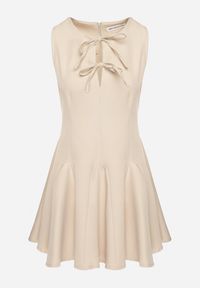 Born2be - Beżowa Rozkloszowana Sukienka Bez Rękawów z Ozdobnymi Wiązaniami Avelkio. Okazja: na co dzień, na spacer. Kolor: beżowy. Długość rękawa: bez rękawów. Typ sukienki: rozkloszowane. Styl: casual, elegancki #4