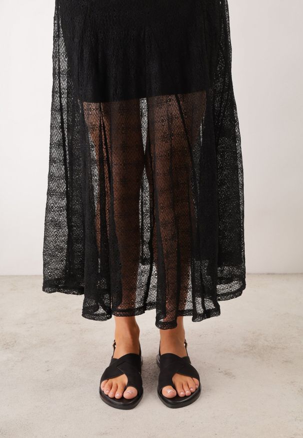 Born2be - Czarne Sandały VICES ze Skrzyżowanymi Paskami i Paskiem na Duży Palec Phaisacia. Okazja: na co dzień. Zapięcie: pasek. Kolor: czarny. Materiał: jeans, len. Sezon: lato. Styl: elegancki, casual