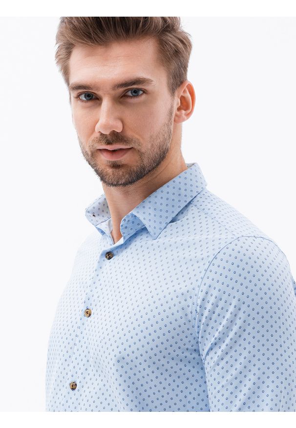 Ombre Clothing - Koszula męska w drobny geometryczny wzór REGULAR FIT - błękitna K616 - XXL. Okazja: do pracy, na spotkanie biznesowe. Kolor: niebieski. Materiał: poliester, bawełna. Długość rękawa: długi rękaw. Długość: długie. Wzór: geometria. Styl: klasyczny, biznesowy
