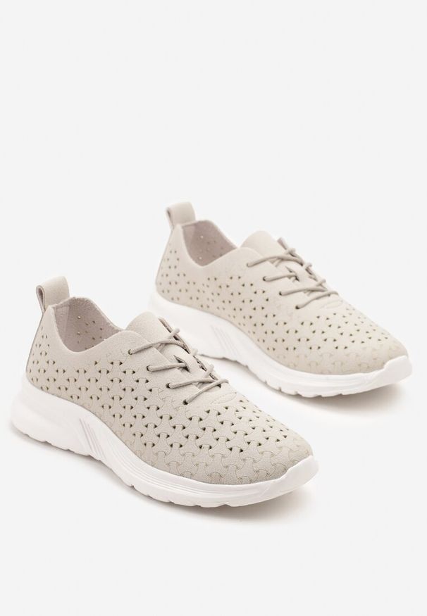 Born2be - Jasnoszare Sneakersy z Ażurową Cholewką Uliravia. Okazja: na co dzień. Kolor: szary. Szerokość cholewki: normalna. Wzór: ażurowy