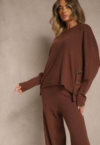 Renee - Brązowy Komplet z Dzianiny z Wiskozą Spodnie Wide Leg i Sweter ze Zdobieniami Miomea. Kolor: brązowy. Materiał: wiskoza, dzianina. Wzór: aplikacja #4