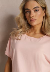 Renee - Różowy T-shirt Oversize o Przedłużonym Kroju Echinopa. Kolor: różowy. Materiał: dzianina