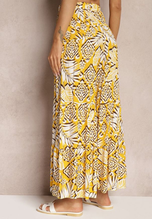 Renee - Żółte Szerokie Spodnie z Wiskozy z Gumką w Talii i Falbanką Klavalia. Okazja: na co dzień. Stan: podwyższony. Kolor: żółty. Materiał: wiskoza. Styl: casual