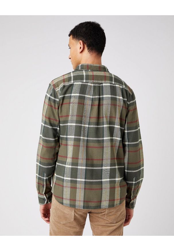 Wrangler - MĘSKA KOSZULA MATERIAŁOWA WRANGLER LS 2PKT FLAP SHIRT IVY GREEN W5A53WXIX 112141427. Materiał: materiał
