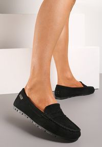 Born2be - Czarne Mokasyny z Imitacji Zamszu na Płaskiej Podeszwie Sallevia. Kolor: czarny. Materiał: zamsz. Obcas: na płaskiej podeszwie. Styl: elegancki