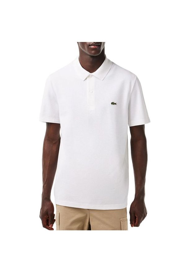 Koszulka Lacoste Polo Regular Fit DH0783-001 - biała. Typ kołnierza: polo. Kolor: biały. Materiał: bawełna, dzianina, poliester, elastan. Długość rękawa: krótki rękaw. Długość: krótkie. Wzór: aplikacja, nadruk