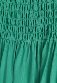 Born2be - Zielona Bawełniana Sukienka na Ramiączkach z Marszczonym Dekoltem Krisele. Okazja: na co dzień, na randkę, na spacer. Kolor: zielony. Materiał: bawełna. Długość rękawa: na ramiączkach. Sezon: lato. Typ sukienki: proste. Styl: casual #8