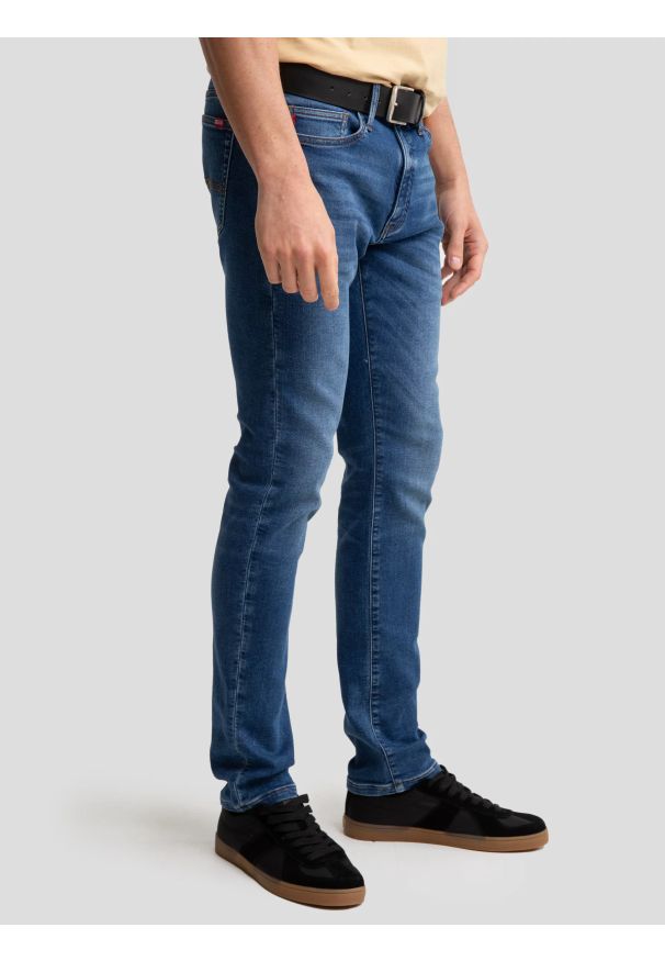 Big-Star - Jeansy męskie niebieskie Terry Carrot 411. Okazja: na co dzień. Stan: obniżony. Kolor: niebieski. Styl: casual