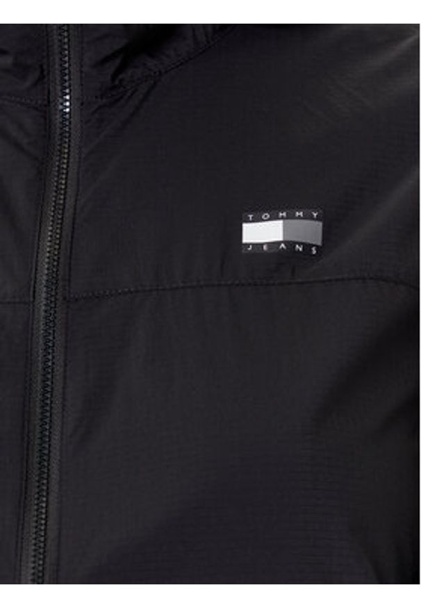 Tommy Jeans Wiatrówka DW0DW21188 Czarny Regular Fit. Kolor: czarny. Materiał: syntetyk
