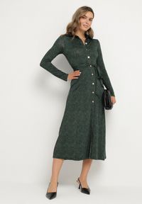 Born2be - Ciemnozielona Rozkloszowana Sukienka Koszulowa z Wiązanym Paskiem Cheresin. Kolor: zielony. Materiał: materiał. Typ sukienki: koszulowe. Długość: midi #3