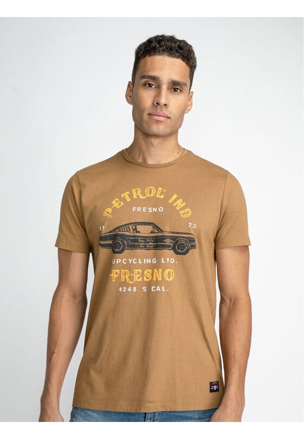 Petrol Industries T-Shirt M-1030-TSR604 Brązowy Regular Fit. Kolor: brązowy