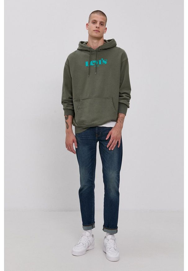 Levi's® - Levi's Bluza bawełniana męska kolor zielony z kapturem z nadrukiem. Okazja: na spotkanie biznesowe. Typ kołnierza: kaptur. Kolor: zielony. Materiał: bawełna. Wzór: nadruk. Styl: biznesowy