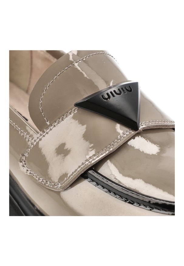 Beżowe Półbuty Artiker Stylowe Obuwie Damskie Na Obcasie. Okazja: na co dzień. Kolor: beżowy. Materiał: skóra, lakier. Wzór: kolorowy. Obcas: na obcasie. Styl: elegancki. Wysokość obcasa: średni