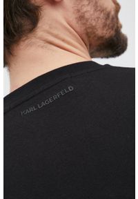 Karl Lagerfeld T-shirt bawełniany kolor czarny z aplikacją. Okazja: na co dzień. Kolor: czarny. Materiał: bawełna. Wzór: aplikacja. Styl: casual