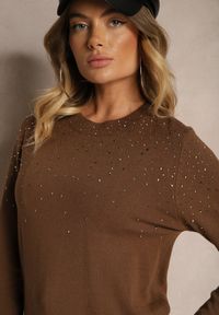 Renee - Brązowy Casualowy Sweter z Wiskozą z Ozdobnymi Detalami z Cyrkonii Edaloriae. Okazja: na co dzień. Kolor: brązowy. Materiał: wiskoza. Długość rękawa: długi rękaw. Długość: długie. Styl: casual