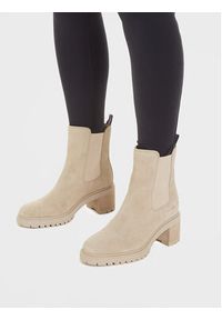 TOMMY HILFIGER - Tommy Hilfiger Botki Essential Midheel Suede Bootie FW0FW07522 Beżowy. Kolor: beżowy #3