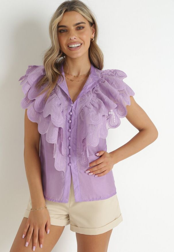 Born2be - Fioletowa Koszula z Ozdobnymi Falbanami na Ramionach Vacatina. Kolor: fioletowy