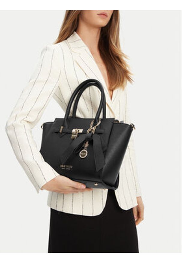 Nine West Torebka CEO-Chelsea-Charm-II-LX10185 Czarny. Kolor: czarny