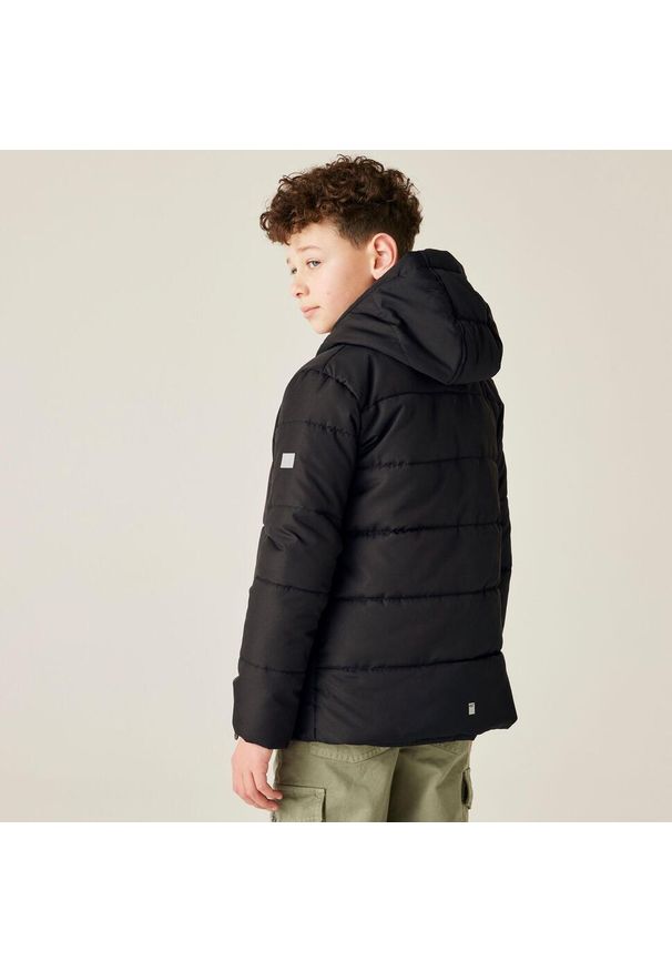Regatta - Kurtka dziecięca zimowa Halkner. Okazja: na co dzień, na uczelnię. Kolor: czarny. Materiał: puch. Sezon: zima. Styl: casual, sportowy