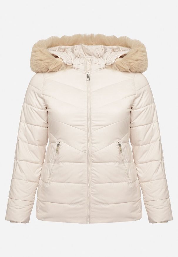 Born2be - Beżowa Pikowana Kurtka z Odpinanym Kapturem z Futerkiem Savessia. Okazja: na spacer. Kolekcja: plus size. Kolor: beżowy. Materiał: futro. Wzór: aplikacja. Styl: elegancki