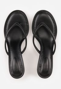 Born2be - Czarne Klapki Japonki na Obcasie Typu Kaczuszka Livnara. Okazja: na co dzień. Kolor: czarny. Materiał: len. Obcas: na obcasie. Styl: casual, elegancki. Wysokość obcasa: średni #6