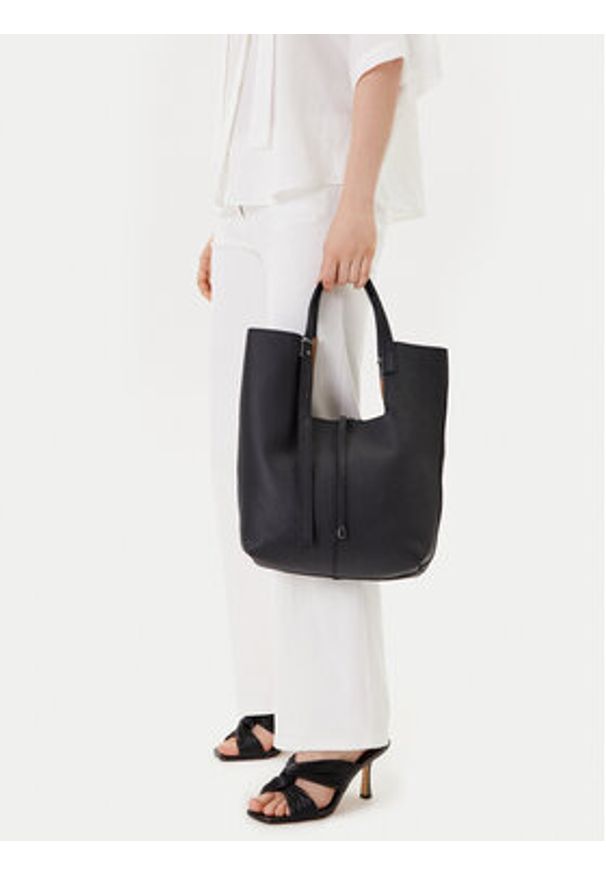 Gianni Chiarini Torebka Ava BS 11315 RNGDBL Czarny. Kolor: czarny. Materiał: skórzane