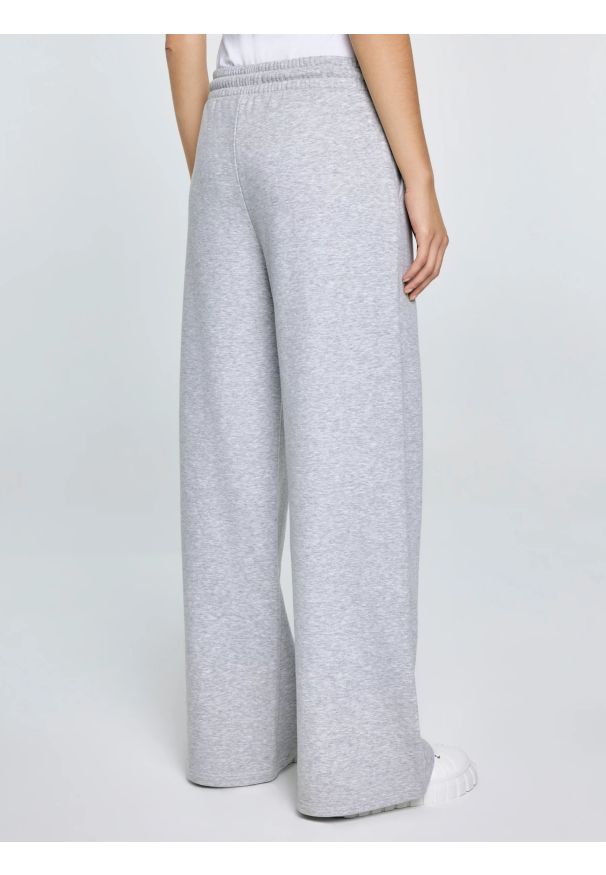 Big-Star - Spodnie damskie dresowe wide szare Madelinap 901. Kolor: szary. Materiał: dresówka. Wzór: haft