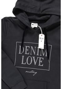 Mustang - BLUZA MUSTANG Bella H Structure CAVIAR 1008434 4132. Okazja: na co dzień, na randkę. Typ kołnierza: kaptur. Materiał: welur, dresówka, bawełna, dzianina, jeans, denim. Wzór: napisy, aplikacja. Sezon: lato. Styl: casual, retro, elegancki #6